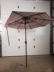 Allen  Roth 9 ft Patio Umbrella - Broken Strut