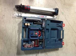 Bosch 1000-ft Red Beam Self-Leveling Rotary 360 Laser Level Kit Level in good conditions
