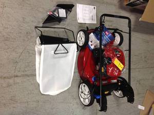 Toro SMARTSTOW 20339 22 in. 163 cc Gas Self-Propelled Lawn Mower not used