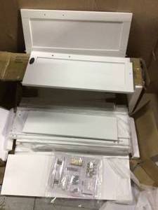Savannah 22 in. x 26 in. x 8 in. Surface-Mount Medicine Cabinet in White good condition review all pictures&nbsp&nbsp