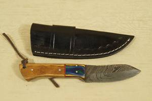 Damascus Steel Fixed Blade Hunting Knife with Leather Sheath