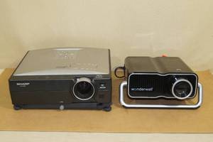 2 Video Projectors