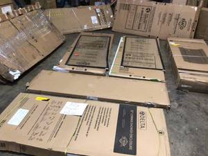 Mixed pallet of screening doors and bathroom doors & parts (review all picturesM