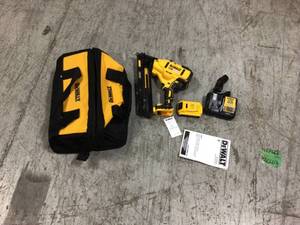 lot 111 image: 20-Volt Max Lithium-Ion Cordless 15-Gauge Finish Nailer by DEWALT ORIGINAL CUSTOMER RETURNS SEE PICS 