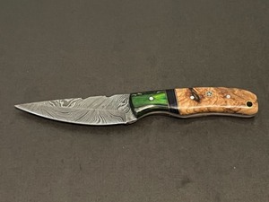 lot 1 image: Custom Damascus Steel Knife