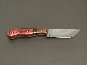 lot 7 image: Custom Damascus Steel Knife