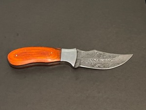 lot 11 image: Custom Damascus Steel Knife