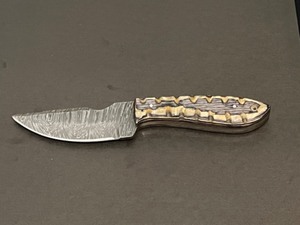 lot 12 image: Custom Damascus Steel Knife