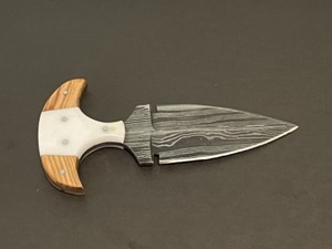 lot 15 image: Custom Damascus Steel blade Boot Dagger 