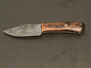 lot 17 image: Custom Damascus Steel Knife