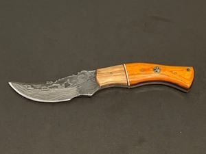 lot 19 image: Custom Damascus Steel Knife