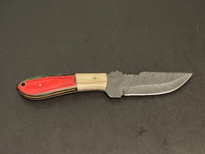 lot 22 image: Custom Damascus Steel Knife