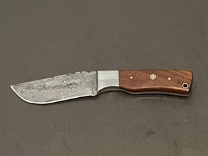 lot 23 image: Custom Damascus Steel Knife