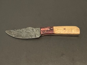 lot 24 image: Custom Damascus Steel Knife