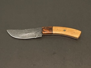 lot 26 image: Custom Damascus Steel Knife