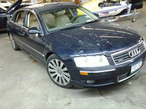 lot 6 image: 2004 Audi A8L