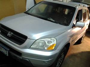 lot 8 image: 2004 Honda Pilot