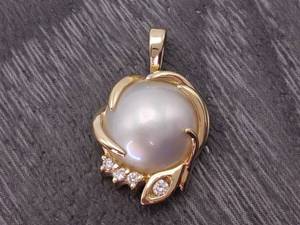 lot 38 image: Silky Large Mabe Pearl and Diamond Pendant in 14k Gold