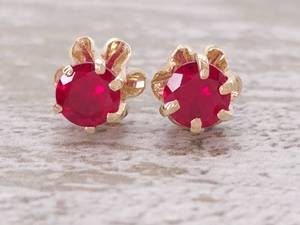 lot 49 image: Vintage Buttercup Natural Ruby Stud Earrings in 14k Gold