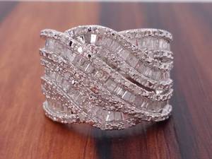 lot 57 image: 2.50 Carat Natural Diamond Triple Weave Estate Ring