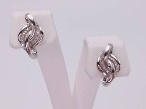 lot 61 image: Beautiful Diamond Estate Earrings