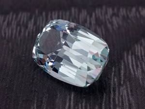 lot 11B image: 5.83 Carat Natural Aquamarine Gemstone