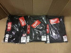 lot 28 image: Mens X-Large Gray Heavy Duty CottonPolyester Long-Sleeve Pocket T-Shirt by Milwaukee &nbspCustomer Returns See Pictures
