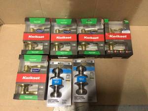 lot 32 image: MIX LOT OF KWIKSET SMARTKEY SECURITY LOCK Various sizes various conditions and various models See Pictures