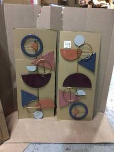 lot 39 image: Stratton Home Decor Abstract Metal Centerpiece Wall Decor S30858 &nbspCustomer Returns See Pictures