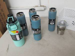 lot 46 image: lot of insulated thermoss with no ...