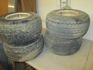 lot 122 image: 4 lawnmower tires with rims 18x8.5-...