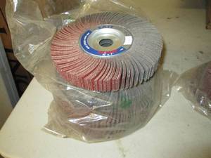 lot 125 image: 33m 3 mite cloth flap wheels 6 inc...