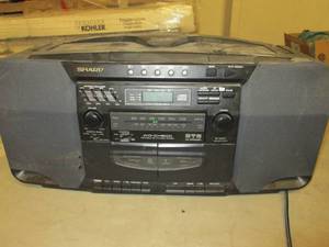 lot 186 image: sharp 5 disc cd player and reciever...