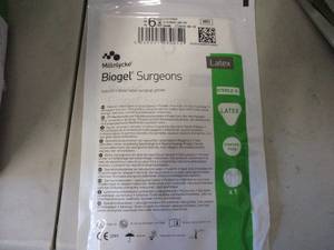 50 pairs of Molnlycke size 6 Surgic...