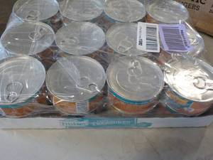 Case of 24 Cans Friskies with Chick...