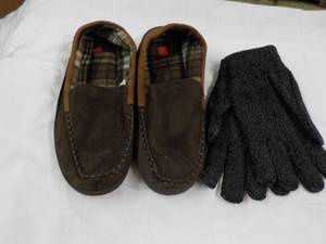 Hanes Slippers size 8-9 and Pair of...