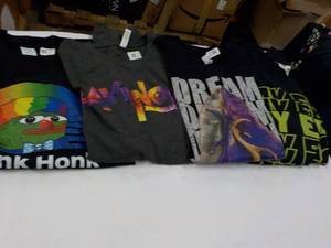 4 T-shirts size 3XL...