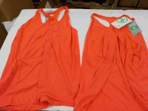 2 Tanks size XL...