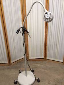 lot 10 image: Ritter 152-001 Mobile Exam Light - Excellent Working Condition