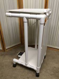 lot 14 image: Hamper Stand With Foot Pedal