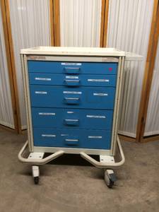 lot 20 image: MSRP $1800 ARMSTRONG MEDICAL A-SMART CART 5 DRAWER LOCKING - NO KEY - BUILT TO LAST A LIFETIME GREAT CONDITION