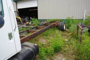 lot 1 image: 2000 International 4700 Diesel Truck Chassis