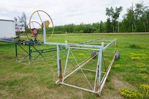 lot 9 image: EZ Roll Model B1500 Pontoon Lift