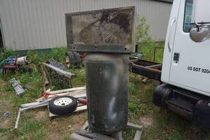 lot 16 image: Sanborn Model S51-A22-80V Air Compressor