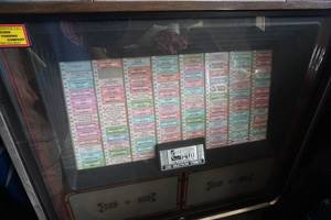 lot 39 image: Triangle Industries Vintage Stereo Juke Box