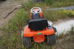 lot 55 image: Scotts By John Deere Lawn Mower Garden Tractor
