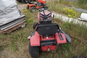 lot 56 image: Ranch King Riding Lawn Mower Garden Tractor
