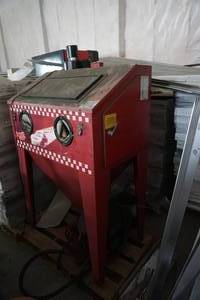 lot 13 image: Snap On Racing Theme Commercial Sand Blasting Cabinet