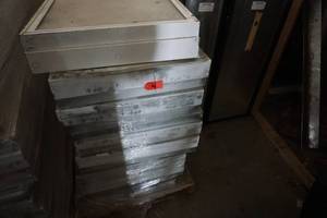 lot 49 image: Pallet of 4 Florescent Light Fixtures