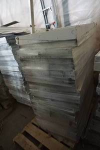 lot 50 image: Pallet of 4 Florescent Light Fixtures